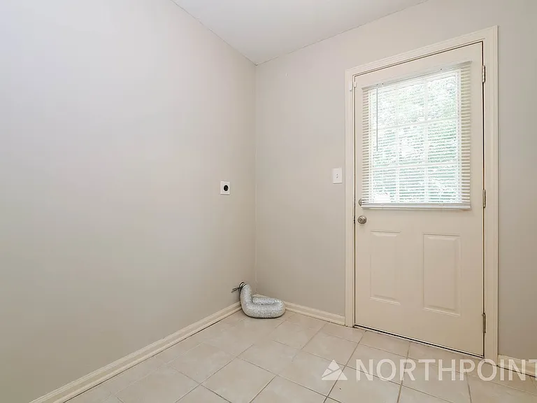 304 Johnston Dr — Photo 14