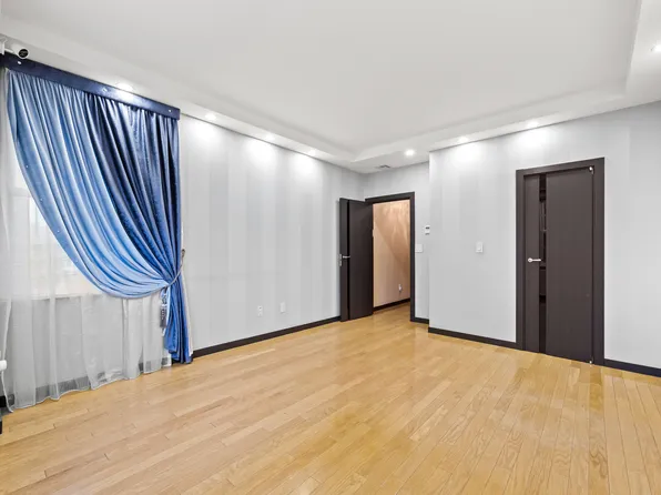 45 Oceana Drive East image 16 of 31