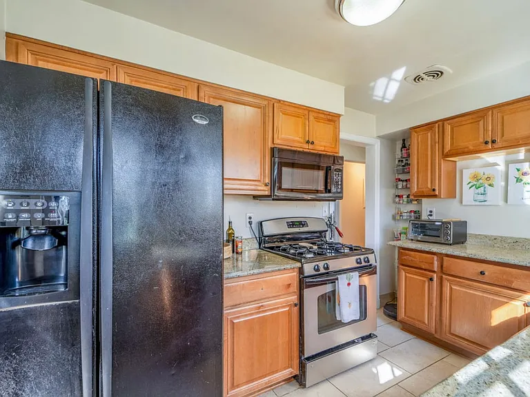 2227 Grayson Pl — Photo 11