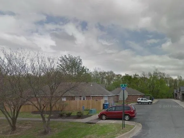 816 NE A St APT 31, Bentonville, AR 72712