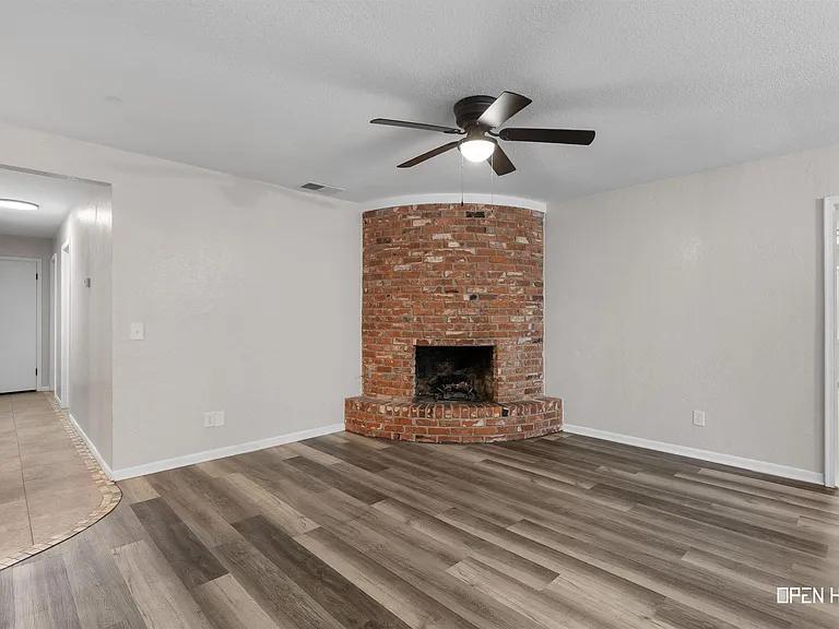 4916 Big Bend Dr — Photo 3