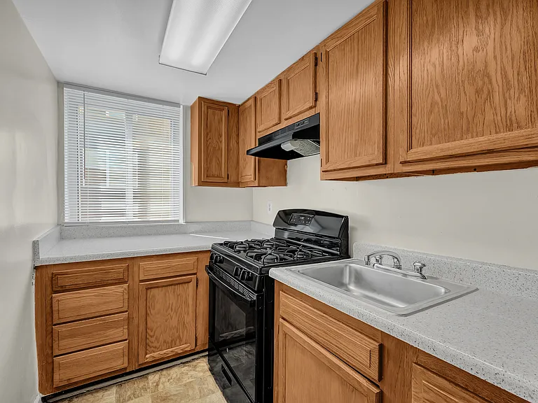 Friendship Courts Apartments — Photo 13
