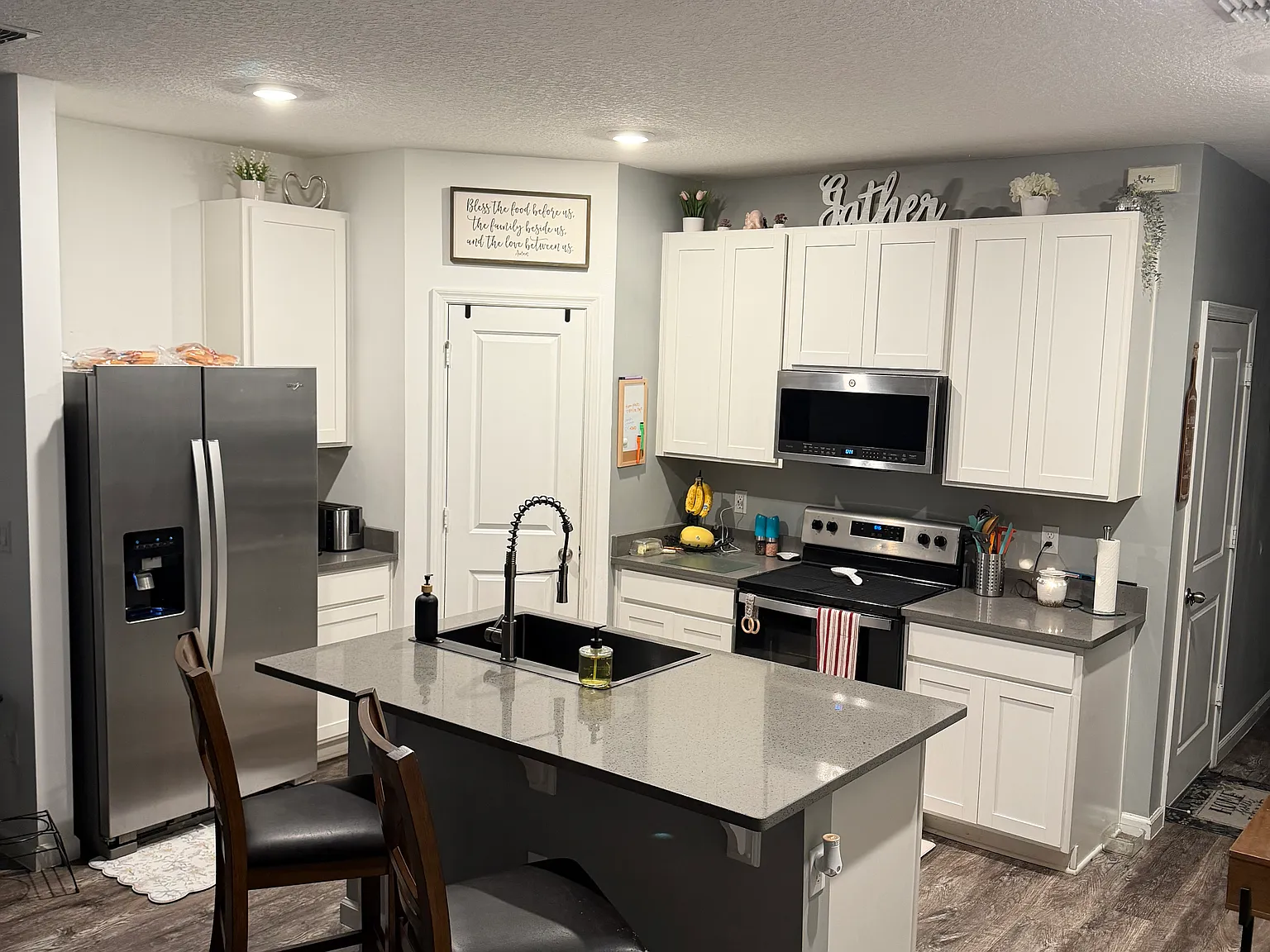 3 bed, 2.5 bath, 1552 sqft, $3,300 — Photo 1