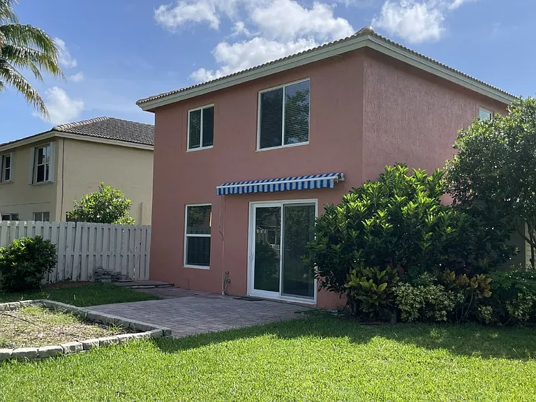 4857 Victoria Cir — Photo 35