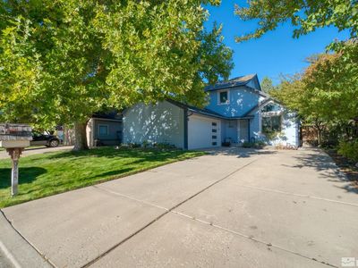 6945 Freedom Dr, Sparks, NV, 89436
