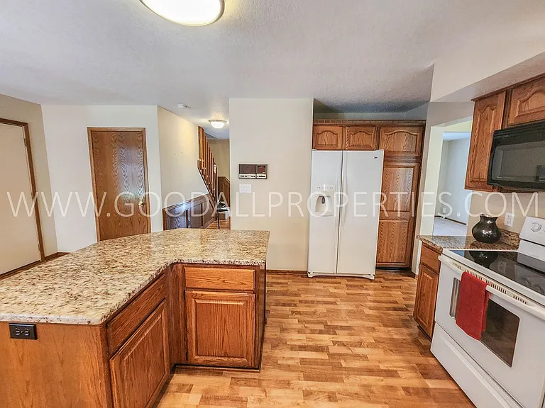 924 Prairie View Dr — Photo 11