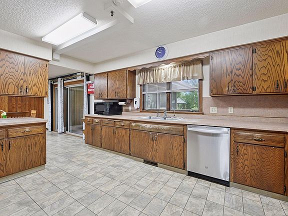 5th image of 708 Chestnut St