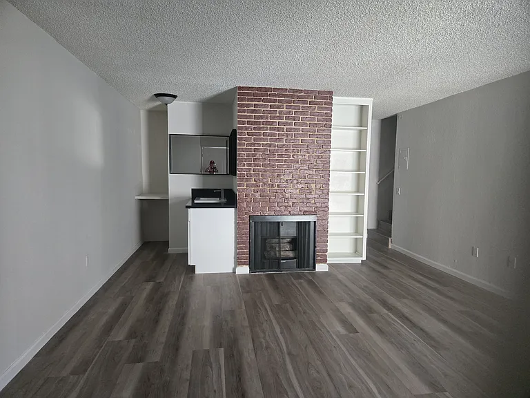 9047 Langdon Ave #15 — Photo 3