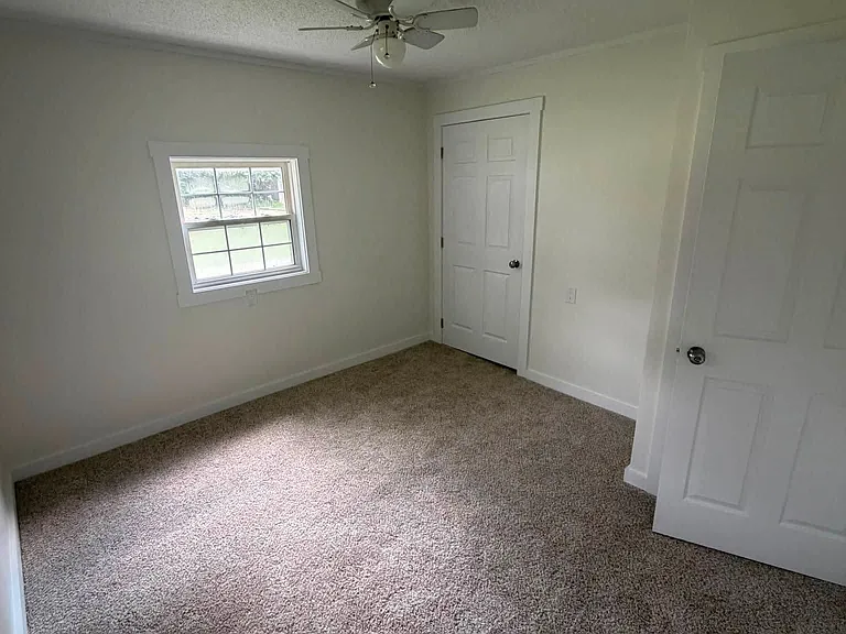 1072 Lake Dr — Photo 5