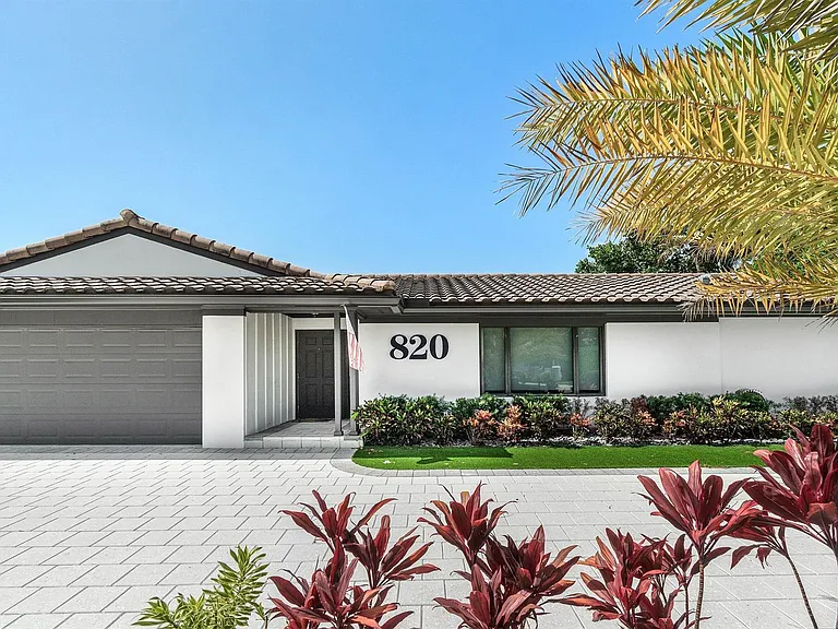 820 SW 16th St — Photo 3