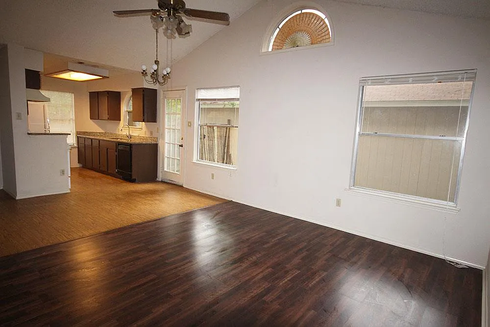 3 bed, 2.0 bath, 1205 sqft, $1,950 — Photo 4