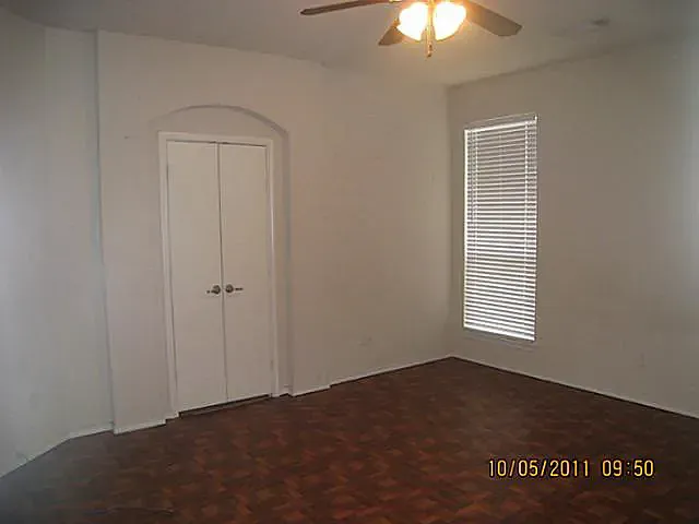 1004 Fort Apache Dr — Photo 4