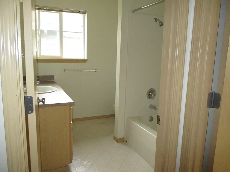 932 NW Anjni Cir — Photo 20