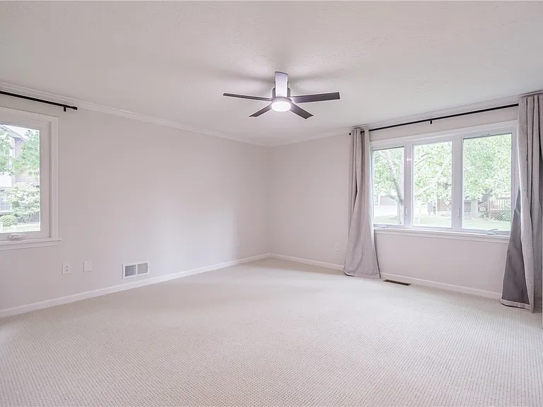 30 Cambridge Ct — Photo 11