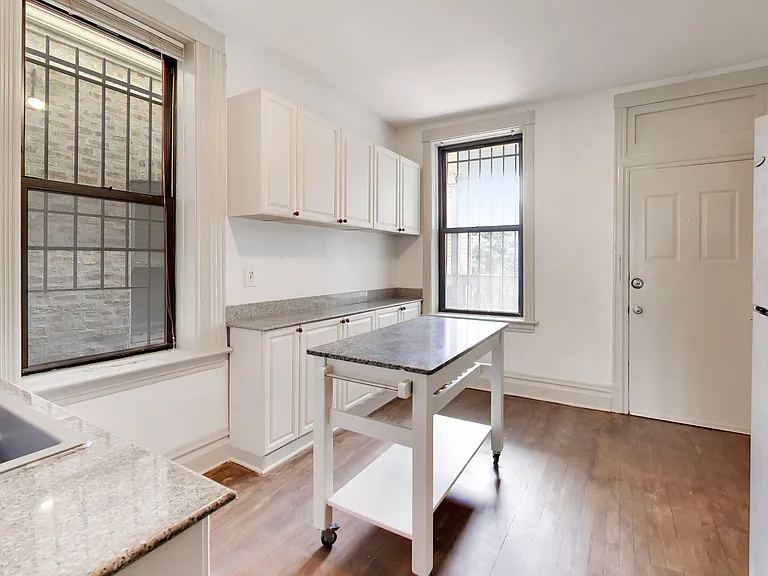 1532 N Greenview Ave #1F — Photo 2