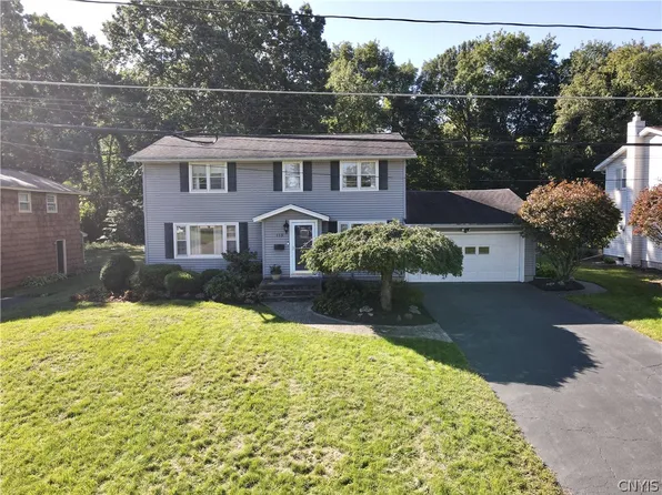 115 Standish Dr, Syracuse, NY 13212