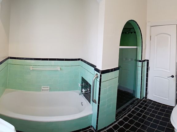 4th image of 320 N Sierra Bonita Ave APT 1