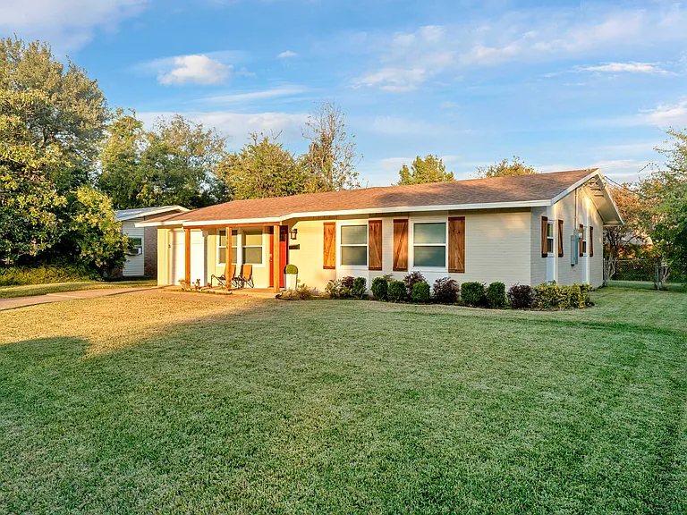 13506 Castleton Dr — Photo 22