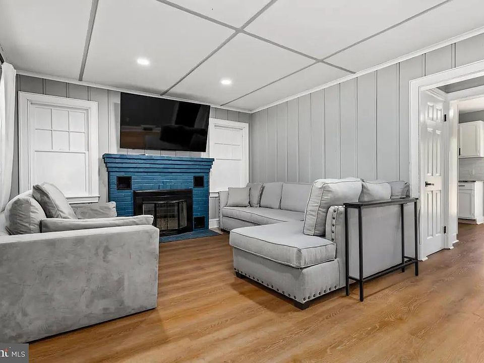 1st image of 301 Beverley Pl