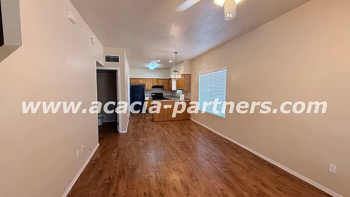 2 bed, 2.5 bath, 1054 sqft, $1,250 — Photo 2