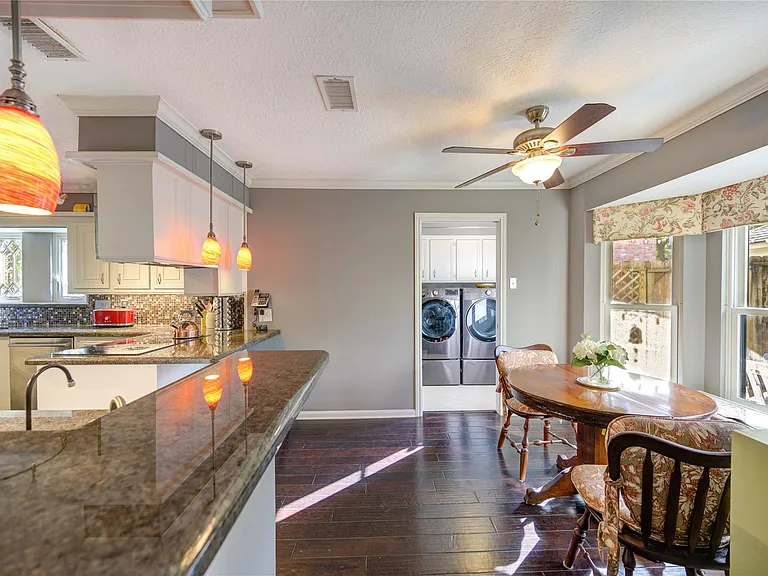 22526 Cove Hollow Dr — Photo 10