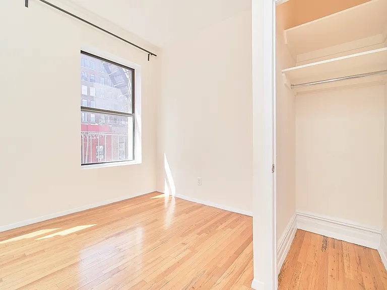 239 W 20th St #5 — Photo 3