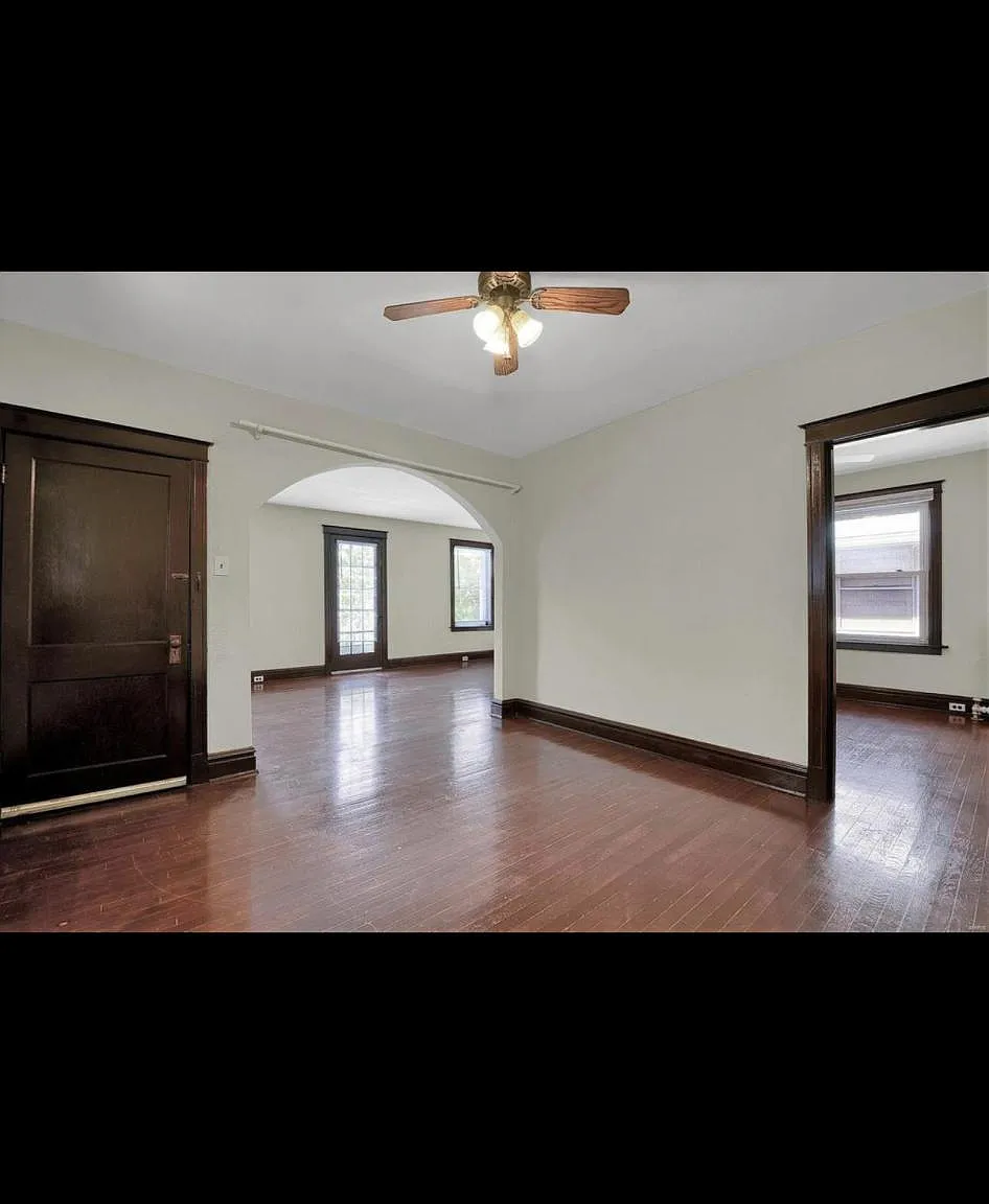 5067 Winona Ave — Photo 2