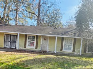 1051 Woodville Dr, Jackson, MS 39212