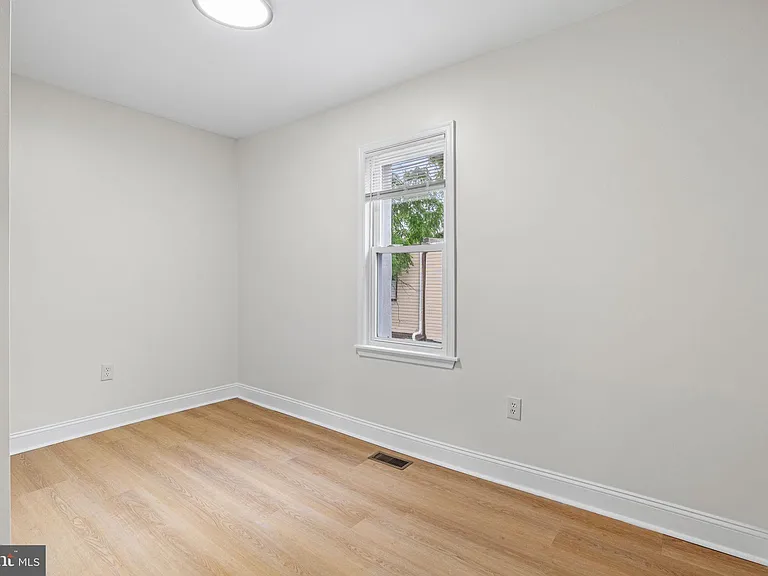2151 E Stella St — Photo 16