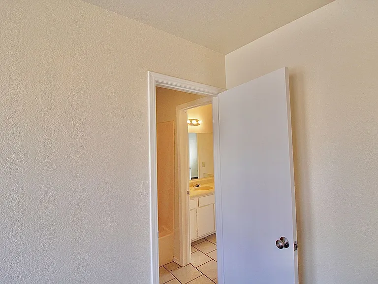 2336 Heatherfield Ln — Photo 16