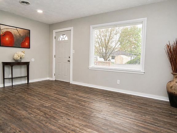 3rd image of 201 Meadow Dr