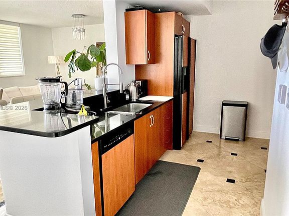 2nd image of 18800 NE 29th Ave APT 818