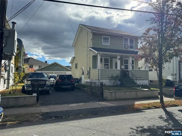 492 Westminster Pl, Lodi, NJ 07644