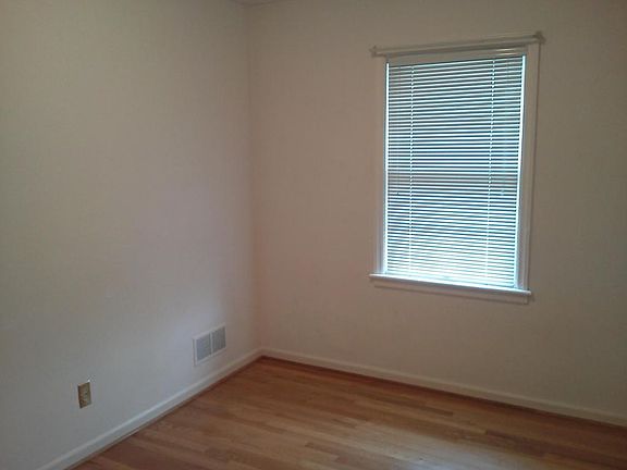 3rd image of 2645 Windsor Ave SW