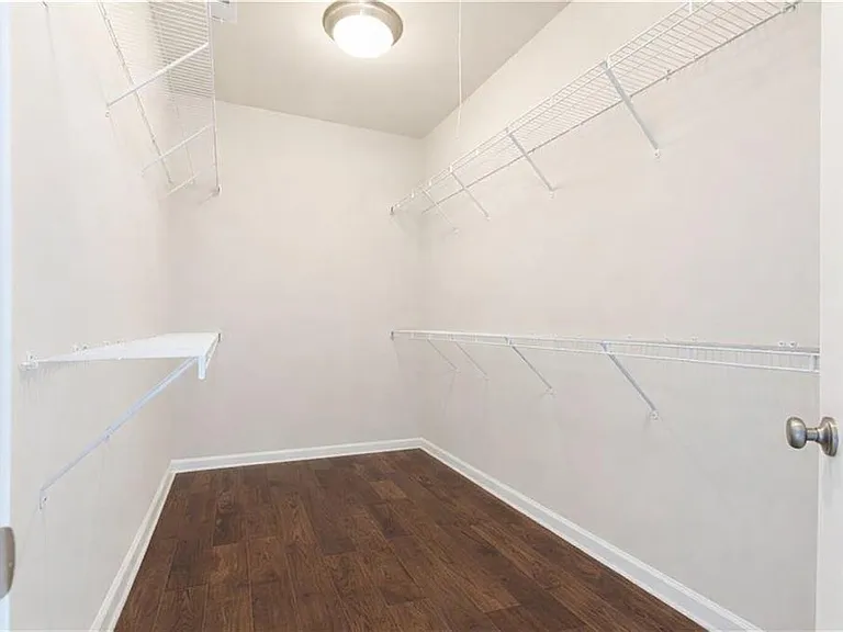 7826 Laurel Crest Dr — Photo 10