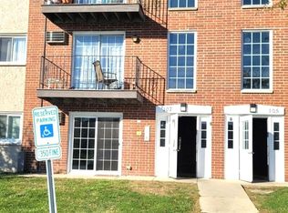 107 W Elk Trl APT 106, Carol Stream, IL 60188