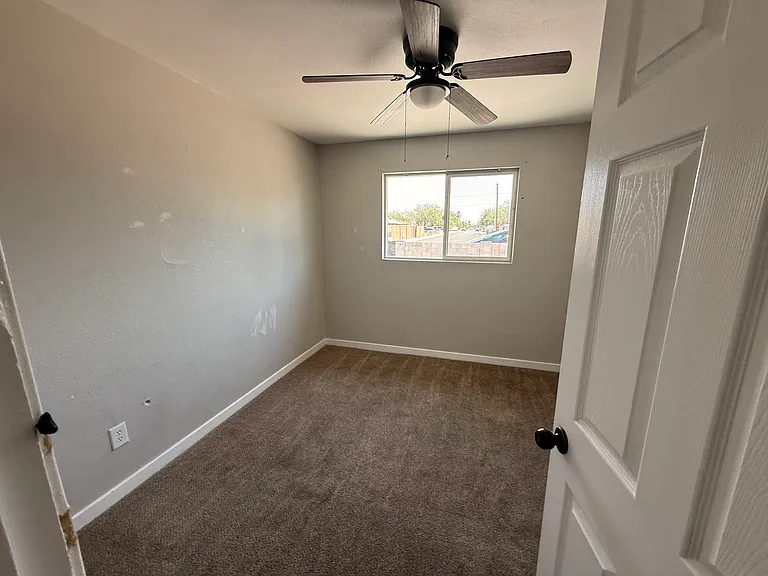 4216 N 30th Dr — Photo 7