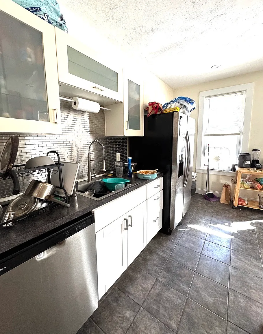 3 bed, 1400 sqft, $2,999 — Photo 2