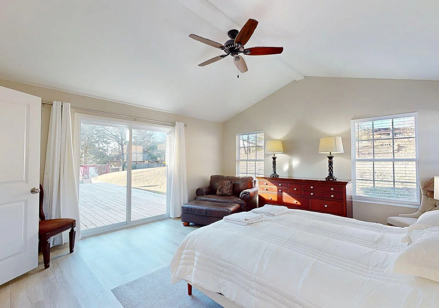 3 bed, 3.5 bath, 1725 sqft, $2,795 — Photo 3