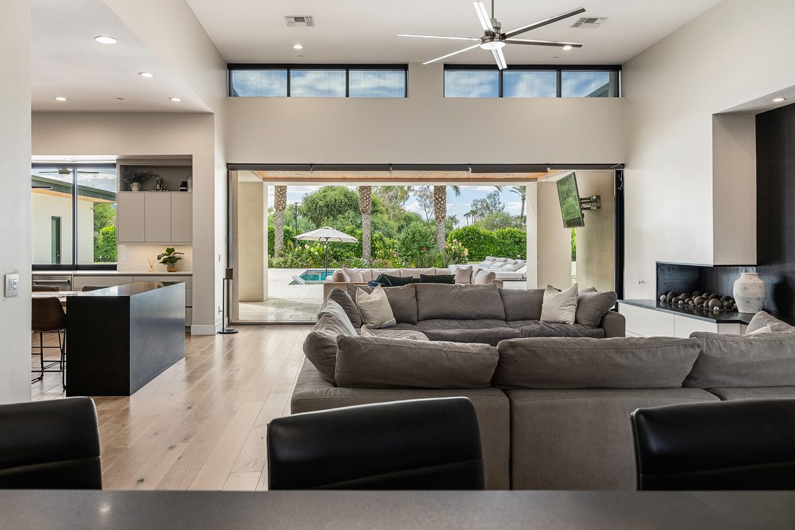 next background image