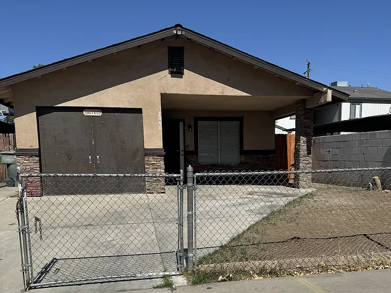2048 N 4th St — Photo 2