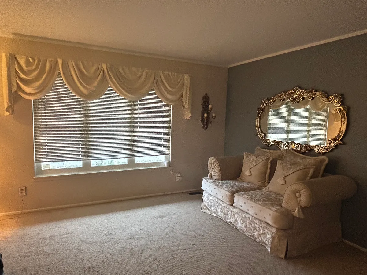 Sitting Room - 740 Sheffield Dr