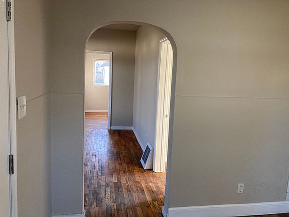 5th image of 307 N Columbus St