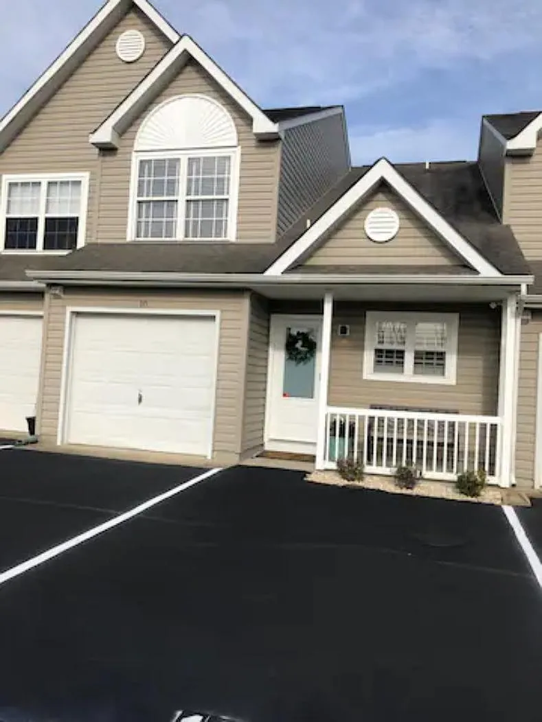 3 bed, 1628 sqft, $1,850 — Photo 1