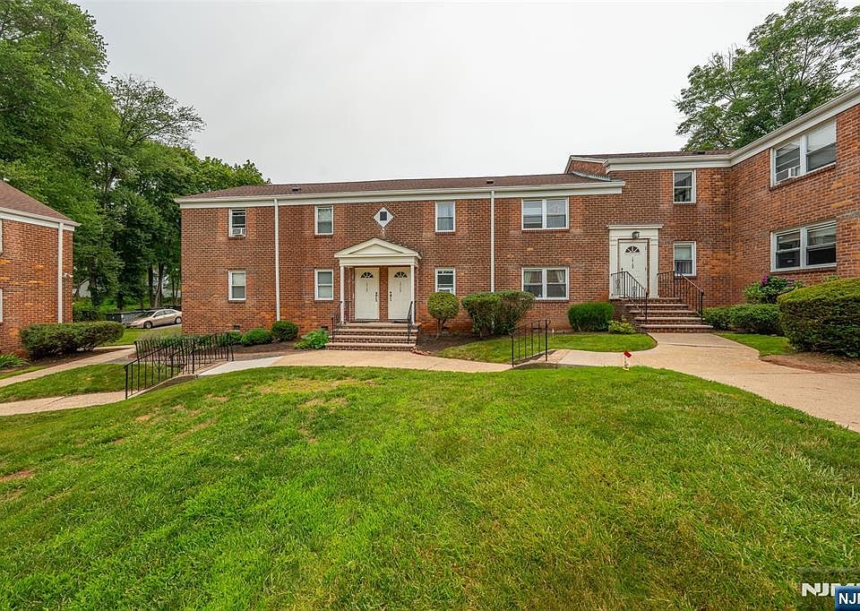1st image of 161 Knickerbocker Rd APT C