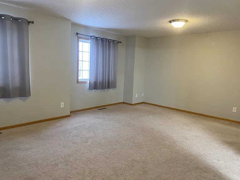 860 Independence Dr — Photo 7