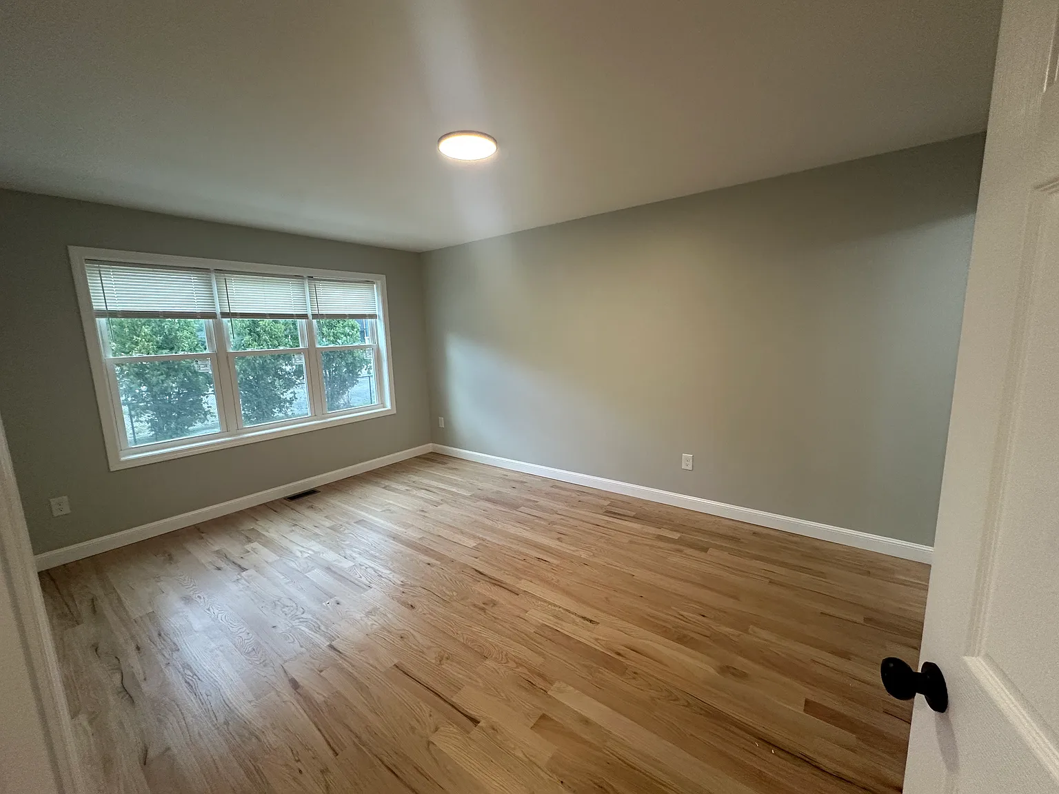 6 bed, 2500 sqft, $4,000 — Photo 3