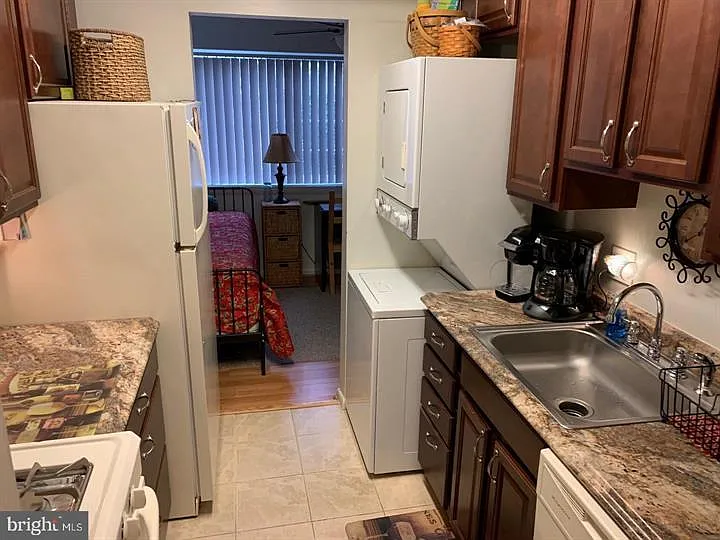 1521 Colonial Dr #T2 — Photo 6