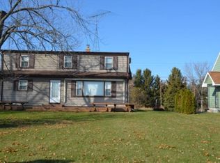 4670 Island View Dr, Oshkosh, WI 54901