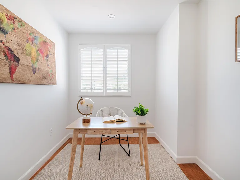 Bonus Room (office or kids room)
